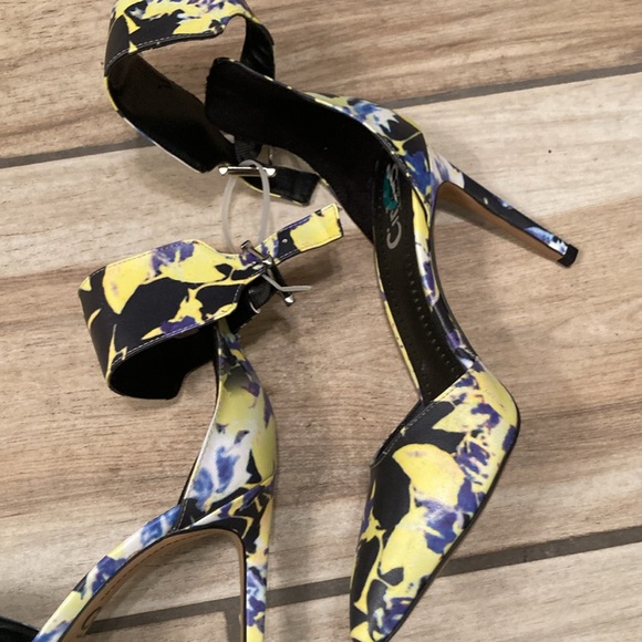 Circus NY by Sam Edelman Women's Maddy
Dress Pump Gently Used Worn inside - Picture 4 of 12